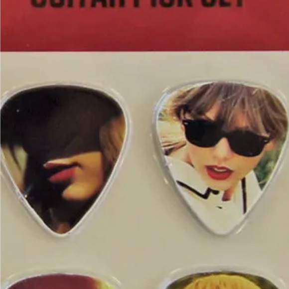 TAYLOR SWIFT Guitar Pick Set RED TOUR Taylor Swift GUITAR PICK PACK - Picture 2 of 3